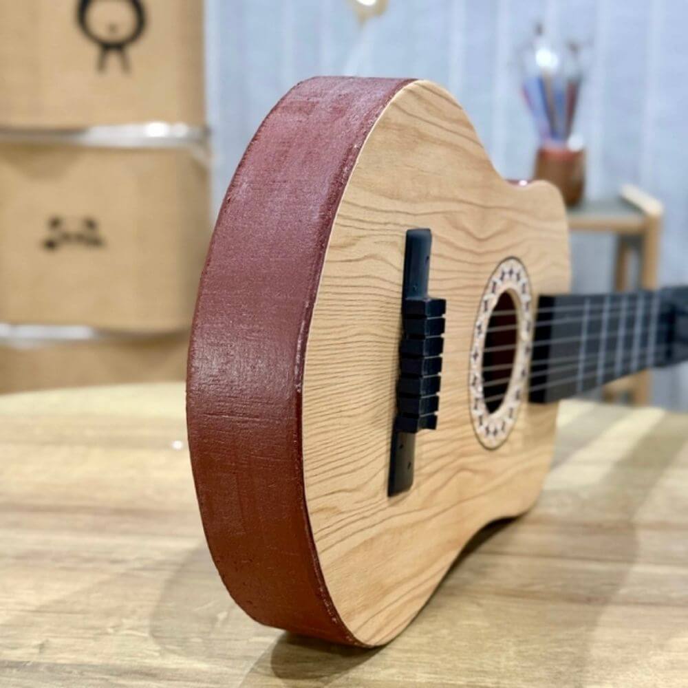 Guitarra de Madera Mediana 57 cm - Image 3
